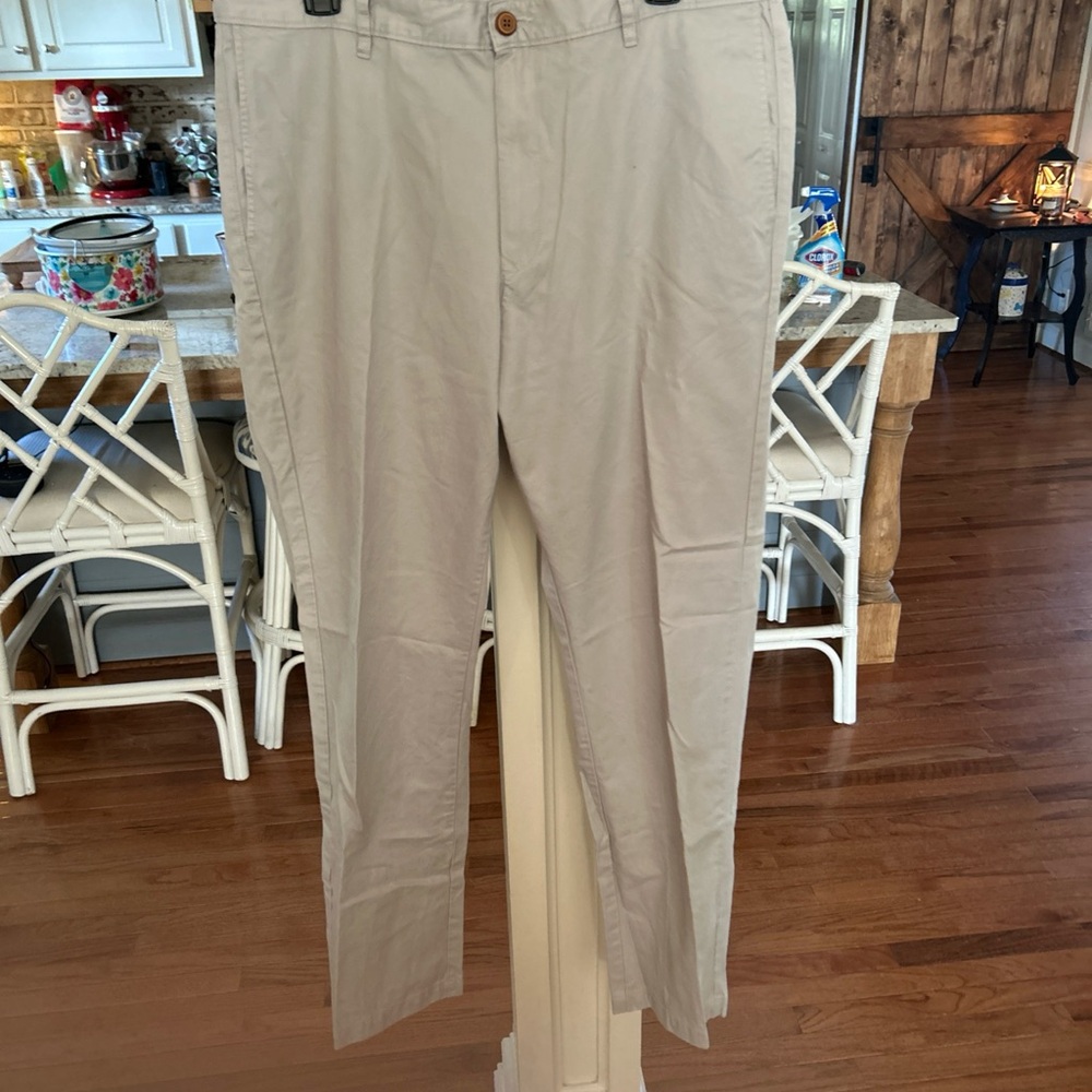 Classic Men's Khaki Chinos